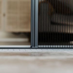 Platzsparende Plissee Insektenschutztür von Schlotterer bei Wintergärten BGL